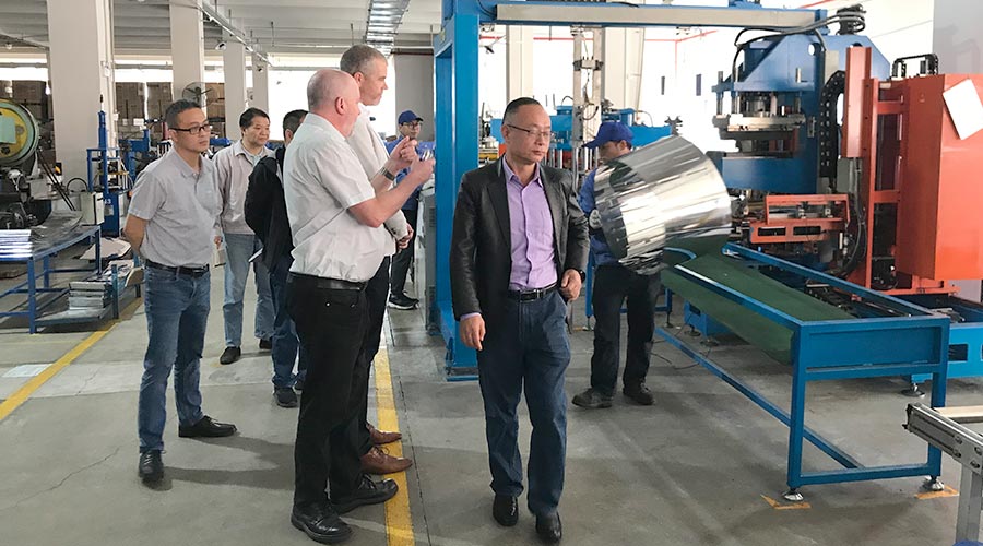 三年疫情后首訪！英國客戶Buyitdirec蒞臨金環(huán)電器視察