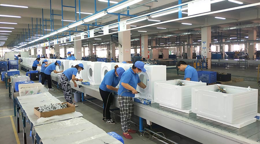 高效率！員工們忙碌地開(kāi)展巴西客戶的衣物烘干機(jī)生產(chǎn)工作