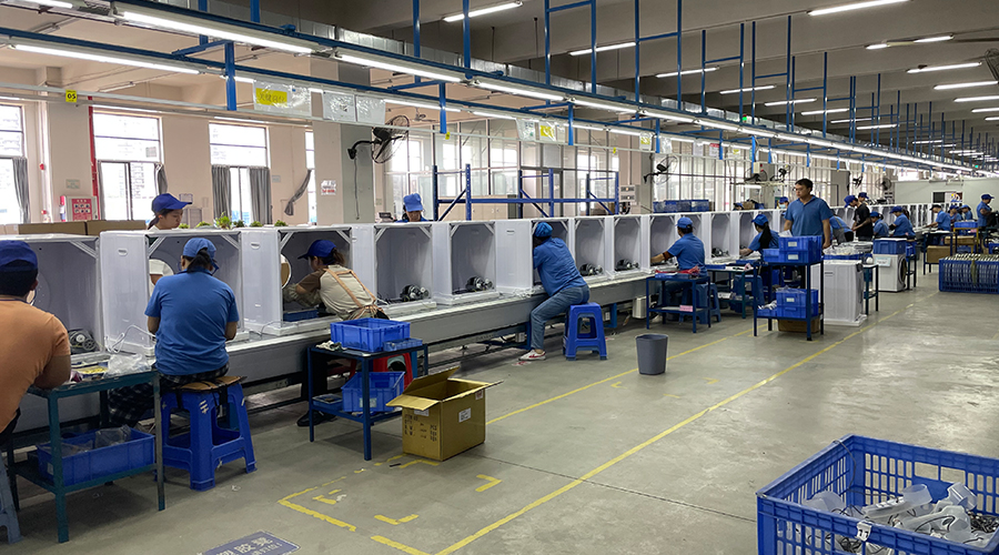 四月訂單高峰，車間繁忙景象