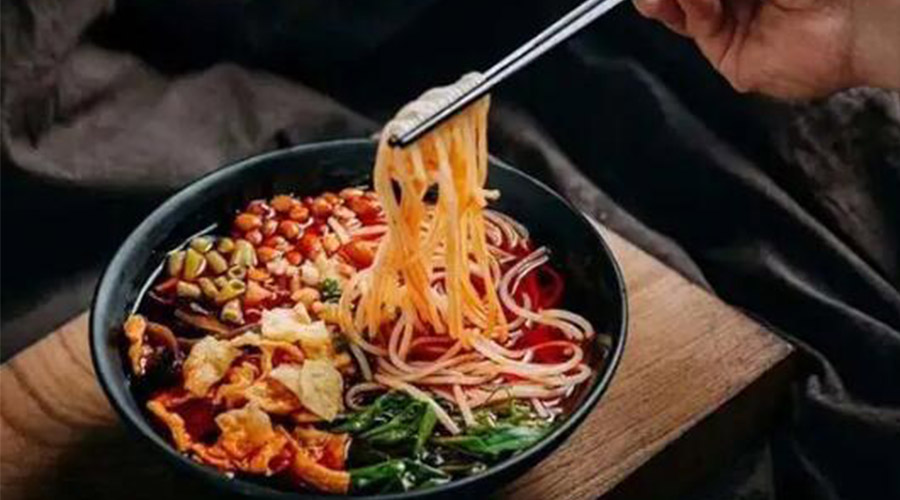 吃螺螄粉衣服上有味道如何快速解決！滾筒衣服烘干機有辦法