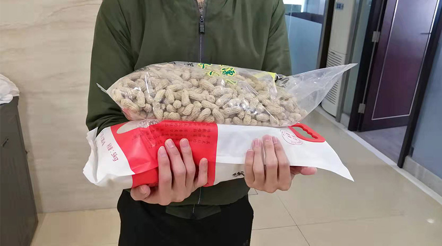 新春關(guān)懷 禮滿情暖！金環(huán)電器給員工發(fā)年貨